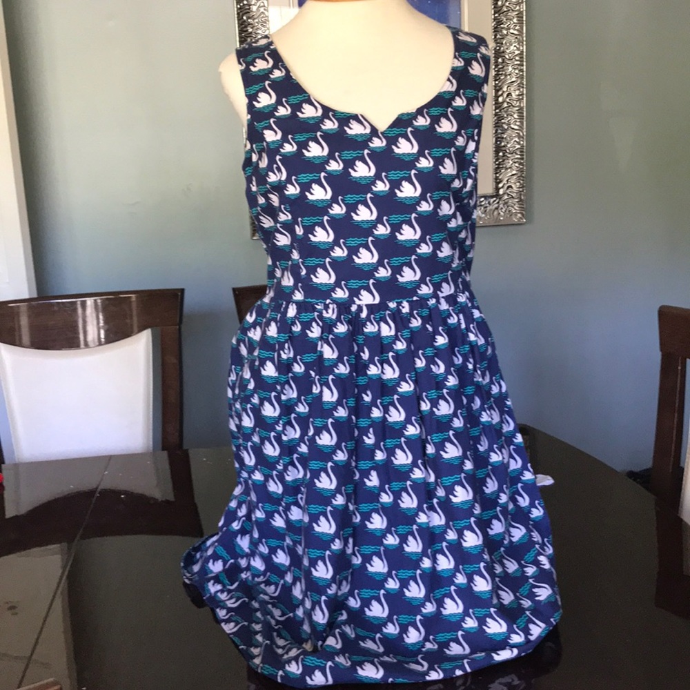 Fervour Modcloth Swan Print Dress L w/pockets